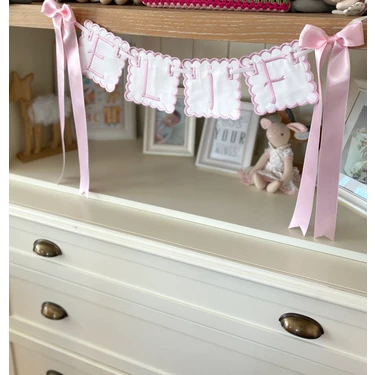 Florije Baby Kişiye Özel Nakışlı Harfli Banner– Bebek Odası Dekoru, Kapı Süsü, Flama, İsimlik,